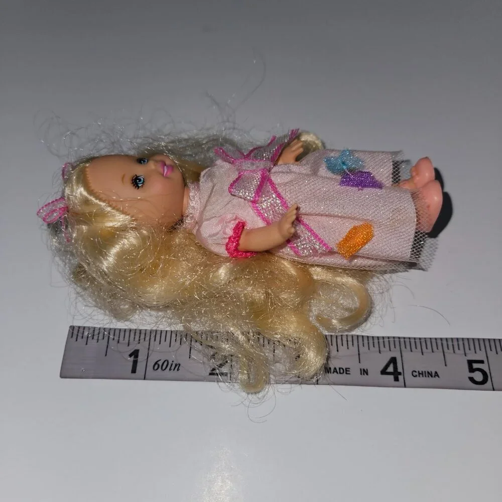 VTG Barbie Rapunzel's Wedding Kelly Flower Girl Blonde 4